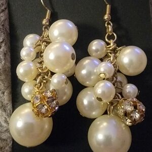 Source Unknown Gold and White Pearl Drop Earrings